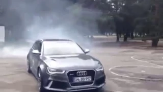 Audi RS6 quattro drift