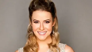 30 Beautiful Pictures Of Linsey Godfrey 2022 - 2023 (American Actress)