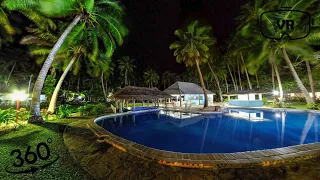 360° VR Picture+: Tropical beach resort 2: Nighttime at the pool🌙, Time to unwind.