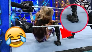 NEVER SEEN THIS BEFORE!!! LACEY EVANS WRESTLING BOOT FALLS APART MID MATCH!!! WWE Smackdown
