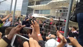 F1 WORLD CHAMPION LEWIS HAMILTON GETS MOBBED AT PIT WALL COTA AUSTIN TEXAS 25/10/15