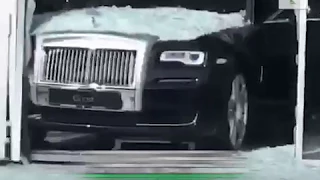 Rolls Royce разбил витрину в Алматы. Что произошло?