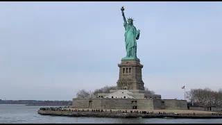 Нью-Йорк. Поездка на Статую Свободы и остров Эллис. Прогулка по Уолл Стрит. Монумент и музей 9/11.