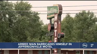 Police: ‘Armed, dangerous’ man arrested after barricading himself in Jeffersonville motel