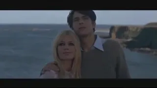 Brigitte Bardot chante « À la fin de l’été » (1964)