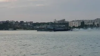 МРК "Мираж" выходит в море