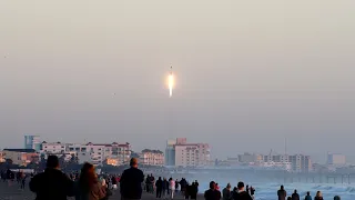 SpaceX Falcon 9 B1077 GPS 3 SV06 Launch From The Beach in Cocoa Beach in 4k