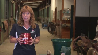 How to weigh horse feed | Purina Animal Nutrition