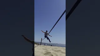 Tricklining on the beach down in Chile! #slacklife #slackline #trickline #chile #viñadelmar #900