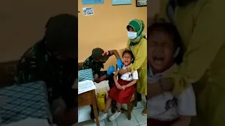 anak SD hebat baca sholawat jadi tidak takut di suntik