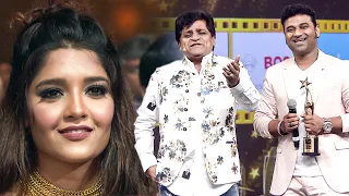 Ritika Singh Enjoying Comedian Ali And Devi Sri Prasad’s Energetic Singing