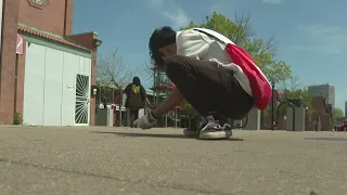 Suburban teens help clean up trash to beautify Chinatown