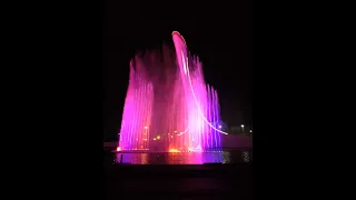 Поющий фонтан в Олимпийском парке Сочи Адлер. Queen - The Show Must Go On