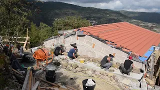 #29 Finishing the stone work on the gabble wall! Renovating a vernacular stone house in Italy