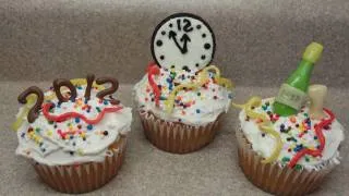 Decorating Cupcakes #82: New Year's Eve Trio