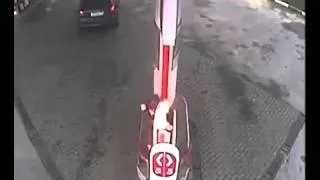 Женщина на заправке  A woman at a gas station Юмор! Прикол! Смех