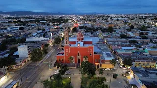 León, Guanajuato, parroquia del Barrio de San Miguel, 4K, desde el aire