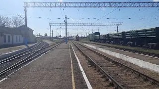 ВЛ10-1823 с поездом Евпатория-СПБ следует по станции Евпатория-Товарная [КЖД 2021]