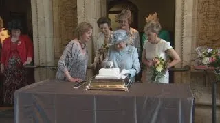 Queen struggles to cut cake at WI celebration