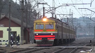 Электропоезд ЭР2Т-7114 на о.п. Яуногре / ER2T-7114 EMU at Jaunogre stop