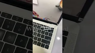 Jangan dipaksa! Udah pakai Macbook Pro aja guys