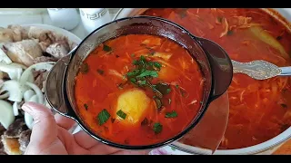 Цыганский борщ  со старым салом, говядиной, свининой и курицей. Gipsy cuisine.