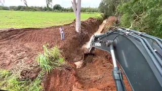 ABRINDO ESTRADA PARA COLOCAR TUBOS 🛑 Escavadeira hidráulica op iago