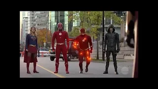 Green Arrow, Flash, Supergirl y Flash Tierra-90 enfrentan a El Monitor - ELSEWORLDS | Parte 2 - Sub.