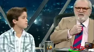 Leonardo faz surpresa para o filho João Guilherme no programa do Jô Soares