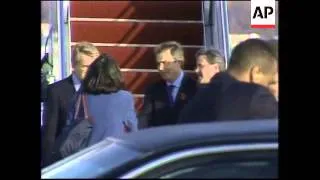 Blair arrives on special Concorde charter to meet with Bush.