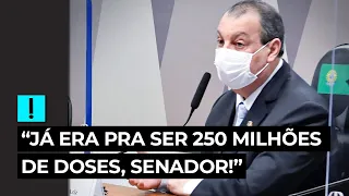 "Já era pra ser 250 milhões de doses, senador!", responde Omar Aziz a Fernando Bezerra