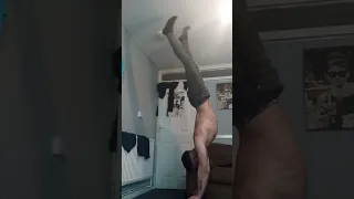 handstand work ❣️❤️💙💪🏽💪🏻💪🏿💪🏻