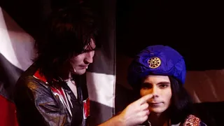 noel & mike fielding being chaotic siblings for 14 minutes straight
