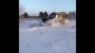 UAZ HUNTER на гусеницах, прёт как танк. в кадре новый URAL