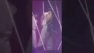 Lisa flirting with back dancer😍jensoo epic reaction🤣