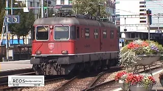 2000 [SDw] Bahnhof Luzern p 1 of 4 - Classic SBB - Brunig - LSE - Re 6/6 in passenger service 022-01