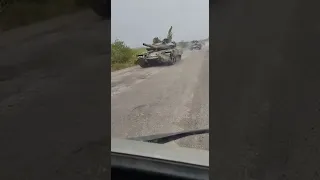 Танковые подразделения ВСУ в составе Т-64БВ "Булат" и Т-80 наступают и продвигаются на юге Украины