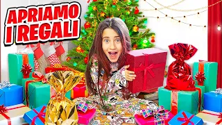 VLOG! APRIAMO TUTTI I REGALI DI GIADA RICEVUTI  DA BABBO NATALE!