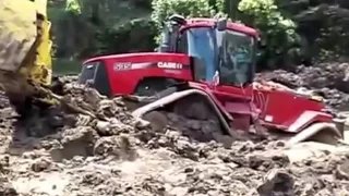 Трактор в грязи (tractor in the mud)