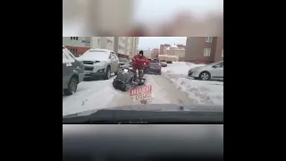 Пьяный чудик на мотособаке устроил массовое дтп и удрал