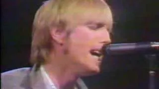 Tom Petty with Tom Snyder 1981 part 3 of 3 - performing "A Woman In Love"