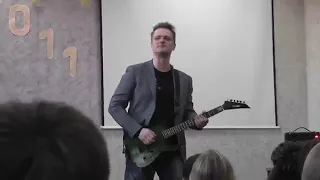 Александр Пушной исполняет блэк-метал
