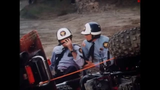 Dukes of Hazzard-Rosco and Enos try their new patrol vehicles