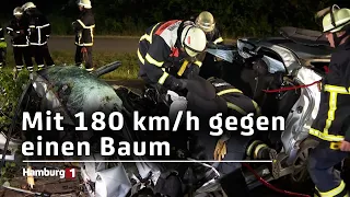 Schwerer Unfall: Autofahrer prallt gegen Baum und stirbt