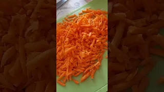 куриные котлеты  с морковью и луком