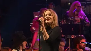 Belinda Carlisle - I Get Weak - Live 80s Classical, Leeds Millennium Square, 22-07-22