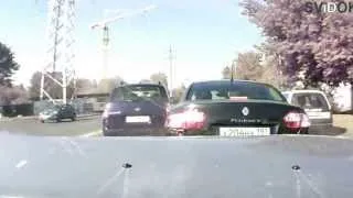 АВАРИЯ   ВЪЕХАЛ В ЗАД ФЛЮЕНСУ