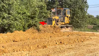 Great!Actions New Project Bulldozer KOMATSU D31 Working Push soil and Dumptrucks operate fillie land