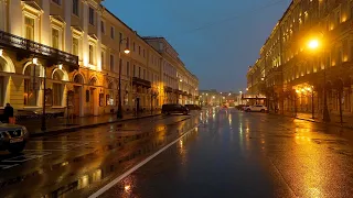 🇷🇺 4K Saint Petersburg. A walk through the city center during a rainy morning.