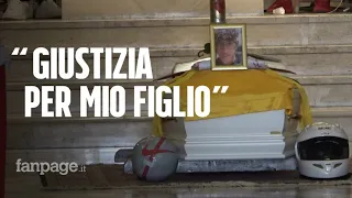 Lacrime e dolore ai funerali di Giuseppe Lenoci, morto a 16 anni: “Giustizia per mio figlio”